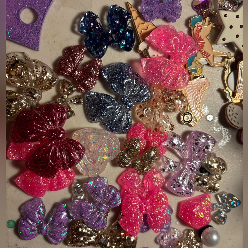 Handmade bag of resin bows assorted sizes and glitter colors pens keychains etc